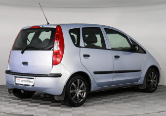Подержанный автомобиль Mitsubishi Colt Hatchback 2005 года (3 фото)