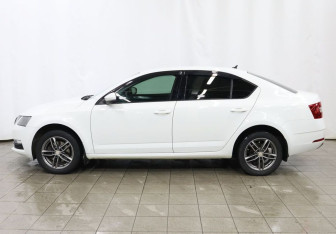 Подержанный автомобиль Skoda Octavia Liftback 2019 года (8 фото)