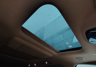 Подержанный автомобиль Voyah Dream 2024 года (15 фото)