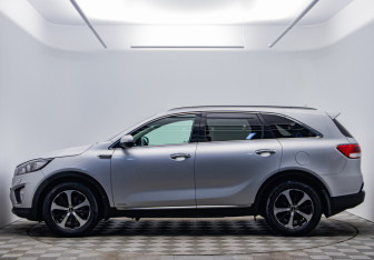 Подержанный автомобиль Kia Sorento 2015 года (8 фото)