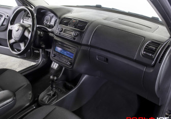 Подержанный автомобиль Skoda Fabia Hatchback 2010 года (9 фото)