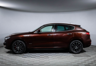 Подержанный автомобиль Maserati Levante 2017 года (8 фото)