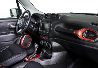 Подержанный автомобиль Jeep Renegade 2016 года (11 фото)