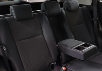 Подержанный автомобиль Toyota RAV4 2015 года (19 фото)