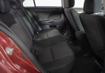 Подержанный автомобиль Mitsubishi Lancer Sedan 2012 года (10 фото)