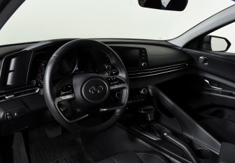 Подержанный автомобиль Hyundai Elantra Sedan 2021 года (12 фото)