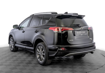 Подержанный автомобиль Toyota RAV4 2019 года (7 фото)