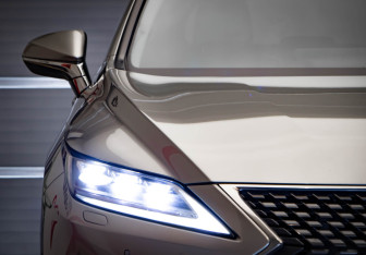 Подержанный автомобиль Lexus RX 2021 года (35 фото)