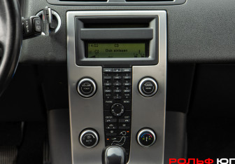 Подержанный автомобиль Volvo V50 2008 года (13 фото)