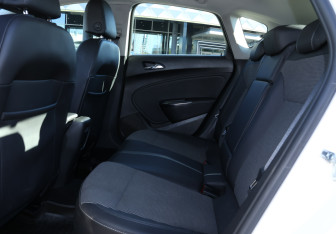 Подержанный автомобиль Opel Astra Hatchback 2010 года (10 фото)