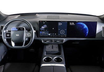 Подержанный автомобиль LiXiang L9 2023 года (14 фото)