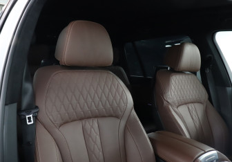 Подержанный автомобиль BMW X7 2020 года (16 фото)