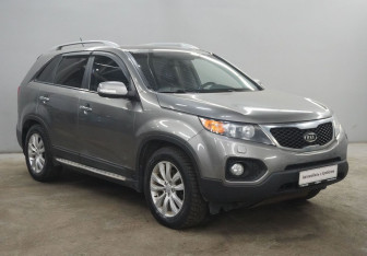 Подержанный автомобиль Kia Sorento 2011 года (3 фото)