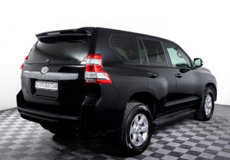 Подержанный автомобиль Toyota Land Cruiser Prado 2016 года (5 фото)