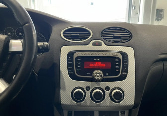 Подержанный автомобиль Ford Focus Hatchback 2007 года (12 фото)