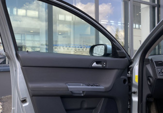 Подержанный автомобиль Volvo S40 2008 года (15 фото)