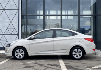 Подержанный автомобиль Hyundai Solaris Sedan 2015 года (8 фото)