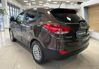 Подержанный автомобиль Hyundai ix35 2012 года (7 фото)
