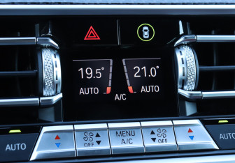 Подержанный автомобиль BMW X6 M 2021 года (26 фото)