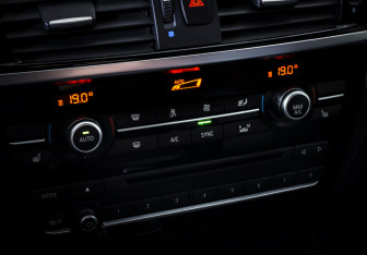 Подержанный автомобиль BMW X4 2015 года (18 фото)