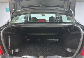 Подержанный автомобиль Renault Logan Sedan 2009 года (11 фото)