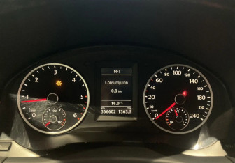 Подержанный автомобиль Volkswagen Tiguan 2010 года (15 фото)