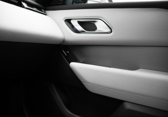 Подержанный автомобиль Land Rover Range Rover Velar 2022 года (25 фото)