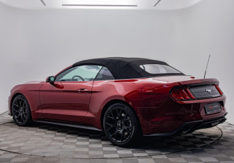 Подержанный автомобиль Ford Mustang Convertible 2019 года (3 фото)