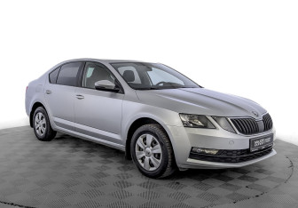 Подержанный автомобиль Skoda Octavia Liftback 2019 года (3 фото)