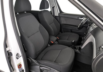 Подержанный автомобиль Skoda Yeti 2012 года (23 фото)