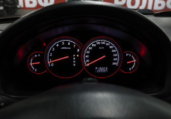 Подержанный автомобиль Subaru Legacy Sedan 2004 года (13 фото)