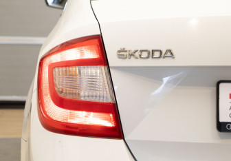 Подержанный автомобиль Skoda Rapid Liftback 2016 года (31 фото)