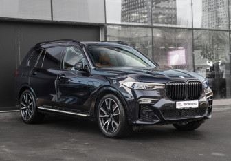 Подержанный автомобиль BMW X7 2022 года (3 фото)
