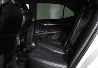 Подержанный автомобиль Toyota Camry Sedan 2018 года (12 фото)