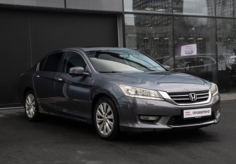 Подержанный автомобиль Honda Accord Sedan 2013 года (3 фото)