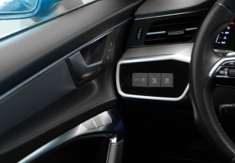 Подержанный автомобиль Audi A6 Sedan 2022 года (14 фото)