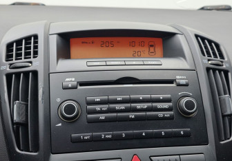Подержанный автомобиль Kia Ceed Wagon 2008 года (13 фото)