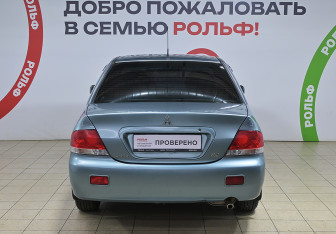 Подержанный автомобиль Mitsubishi Lancer Sedan 2005 года (5 фото)