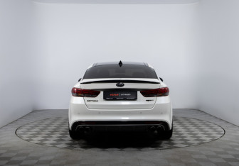 Подержанный автомобиль Kia Optima Sedan 2017 года (6 фото)