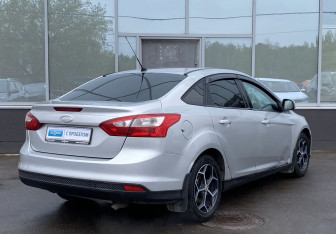 Подержанный автомобиль Ford Focus Sedan 2012 года (5 фото)
