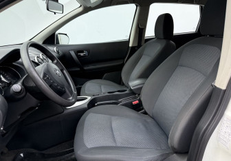 Подержанный автомобиль Nissan Qashqai 2013 года (10 фото)