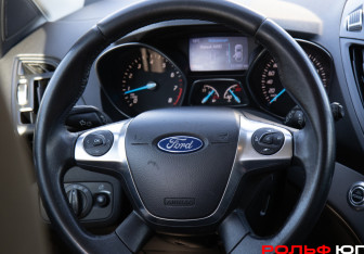 Подержанный автомобиль Ford Kuga 2013 года (13 фото)