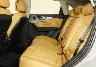 Подержанный автомобиль Hongqi HS5 2023 года (10 фото)