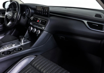 Подержанный автомобиль Genesis G70 2021 года (10 фото)