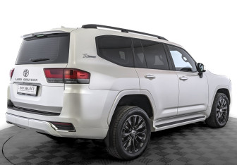 Подержанный автомобиль Toyota Land Cruiser Suv 2021 года (5 фото)