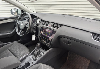 Подержанный автомобиль Skoda Octavia Liftback 2019 года (11 фото)