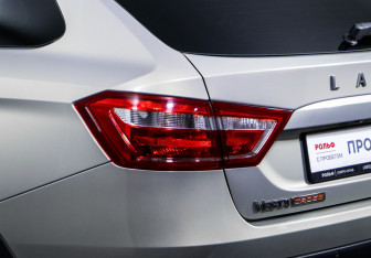 Подержанный автомобиль LADA (ВАЗ) Vesta Wagon 2018 года (16 фото)