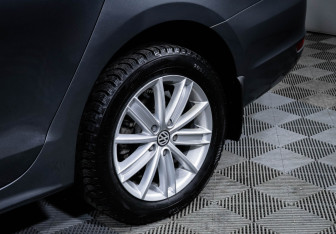 Подержанный автомобиль Volkswagen Jetta Sedan 2012 года (15 фото)