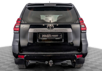 Подержанный автомобиль Toyota Land Cruiser Prado 2018 года (6 фото)