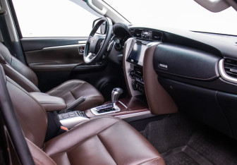 Подержанный автомобиль Toyota Fortuner 2018 года (9 фото)